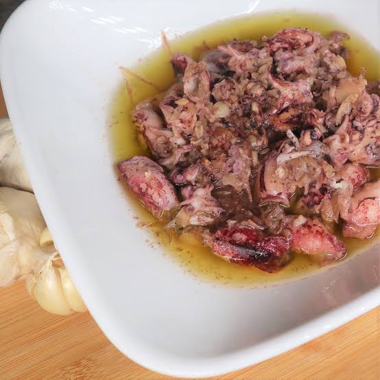 Chipirones al Ajo (Baby squid in olive oil)